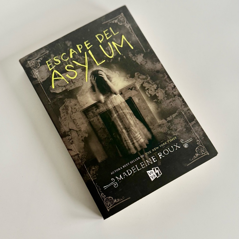 Escape del Asylum Book by Madeleine Roux (Español)